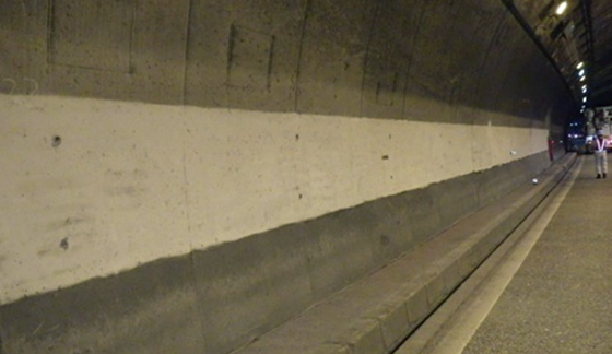 トンネルブラスト試験施工段階の写真