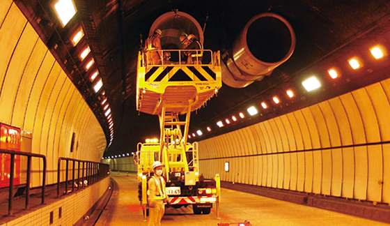 トンネル換気設備の点検の写真